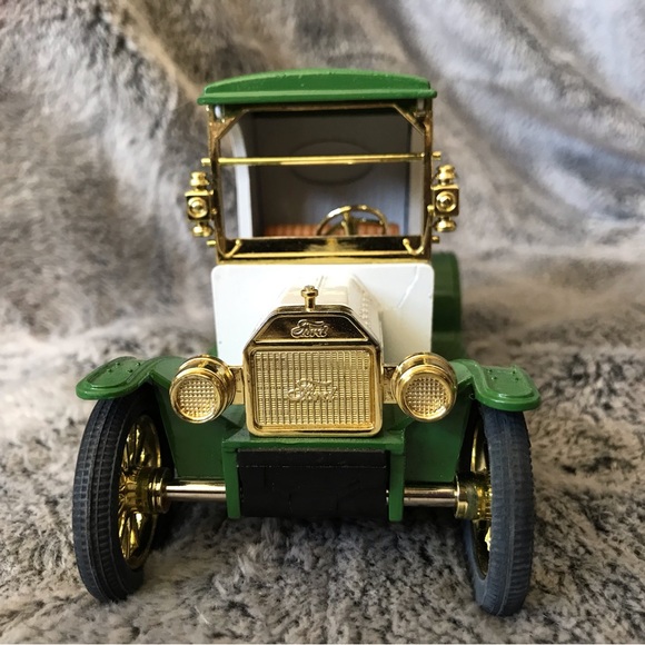 1917 Ford Model T Van: Hess Diecast Bank - Picture 2 of 6